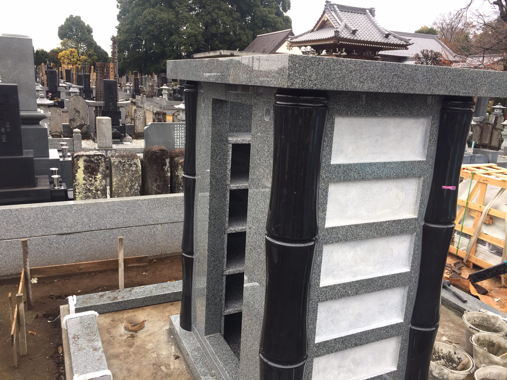 納骨棚完成1 東京・埼玉・神奈川でのお墓探しなら、豊島区の石材店の石の武蔵家へ。